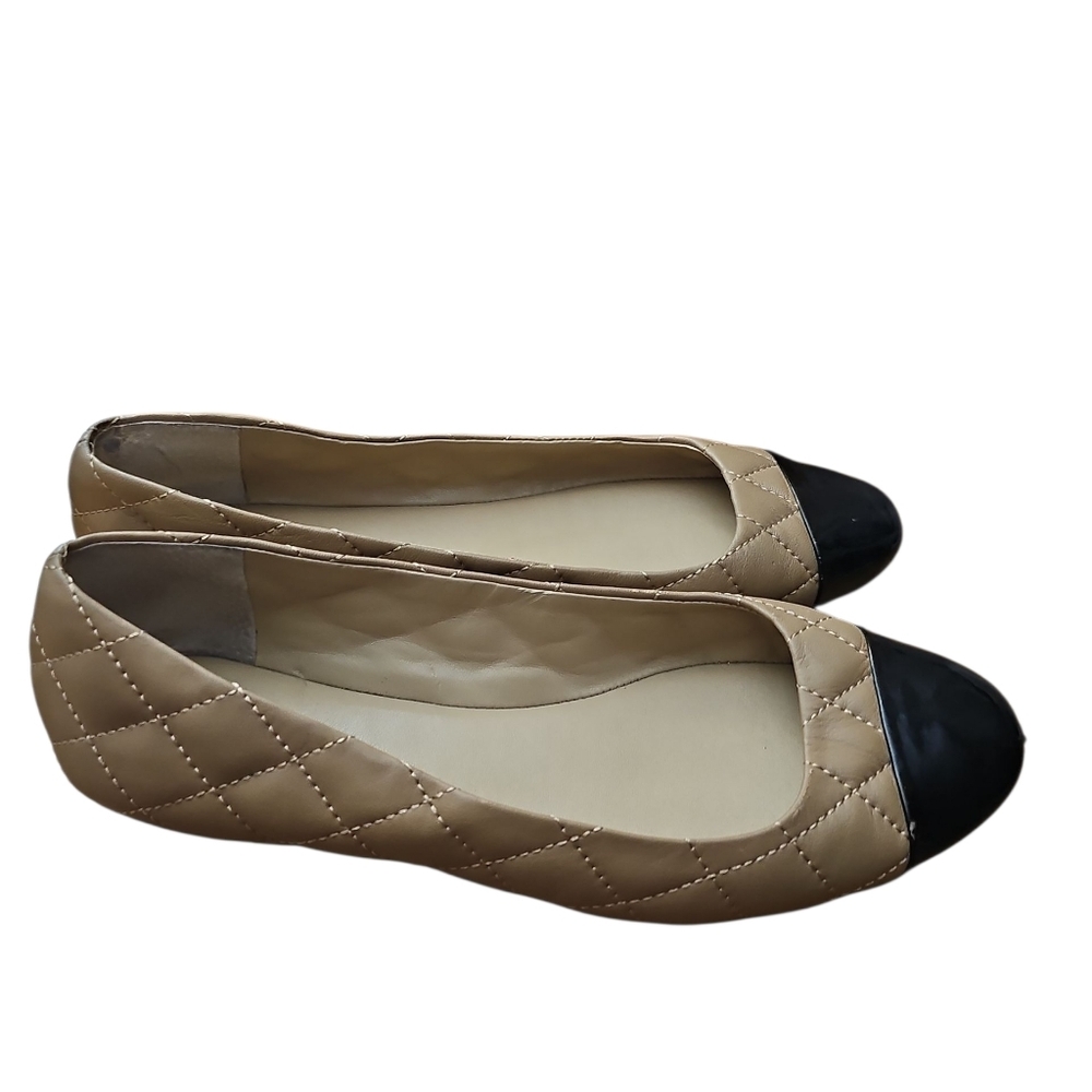 Ann Taylor Quilted Tan and Patent Leather Black Flats Sz 8.5 SH315